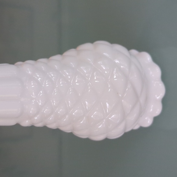 Vintage Anchor Hocking White Pineapple Diamond Pattern Milk Glass Bud Vase 9" - Picture 2 of 10